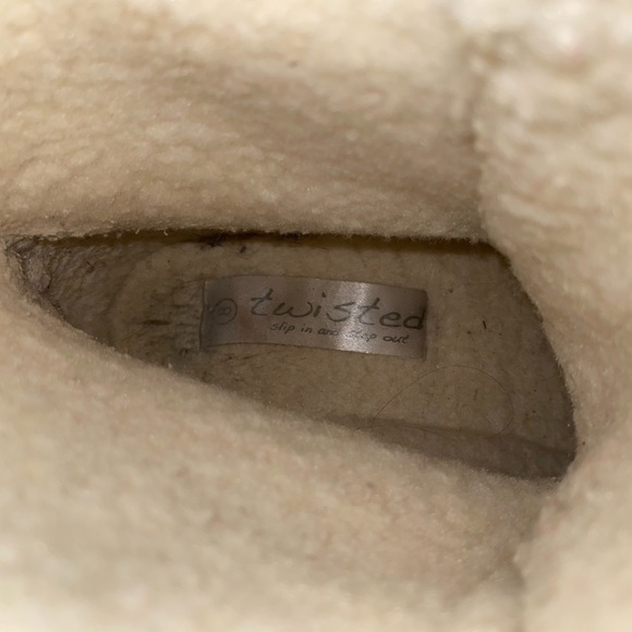 Plaid Duck Boots - Picture 5 of 6